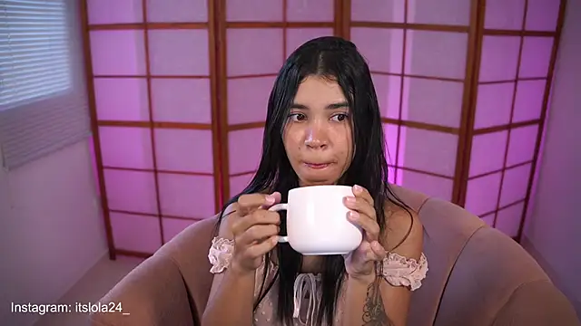 Snapshot of its_lola24 chatting on 01.08.25 its lola24 online show from 01.08.25