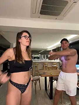 Snapshot of JuicyFruits93 chatting on 02.04.25 JuicyFruits93 online show from 02.04.25