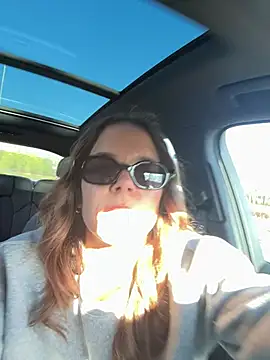 Snapshot of JuicyFruits93 chatting on 02.04.26 JuicyFruits93 online show from 02.04.26