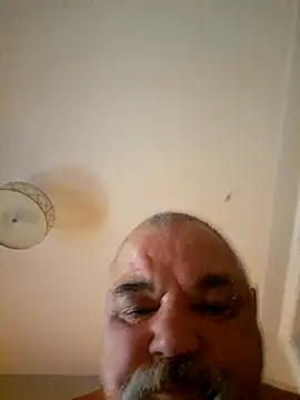 Newfiesausage1972 online show from 10.29.25