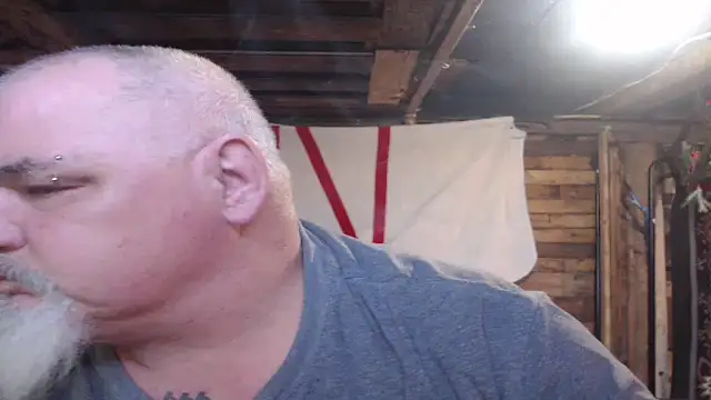 Newfiesausage1972 online show from 01.31.26