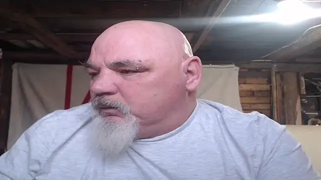 Newfiesausage1972 online show from 02.12.26