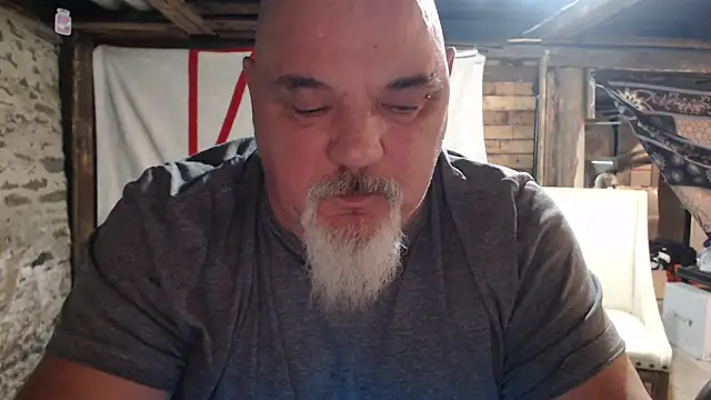 Newfiesausage1972 online show from 02.15.26