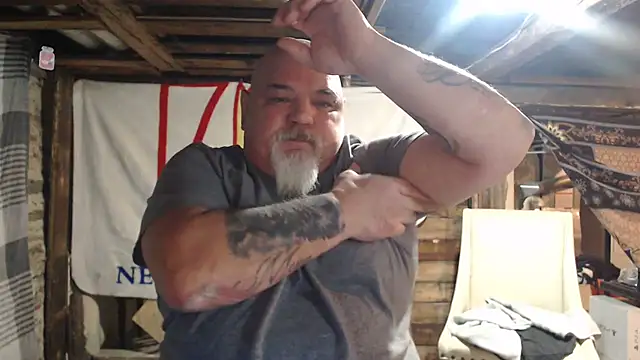 Newfiesausage1972 online show from 02.24.26