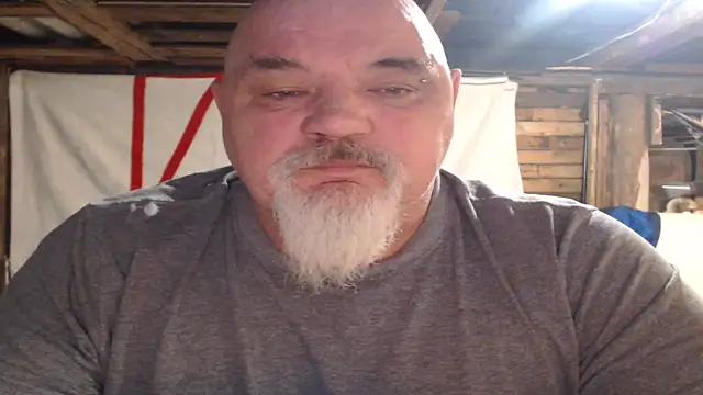 Newfiesausage1972 online show from 02.25.26