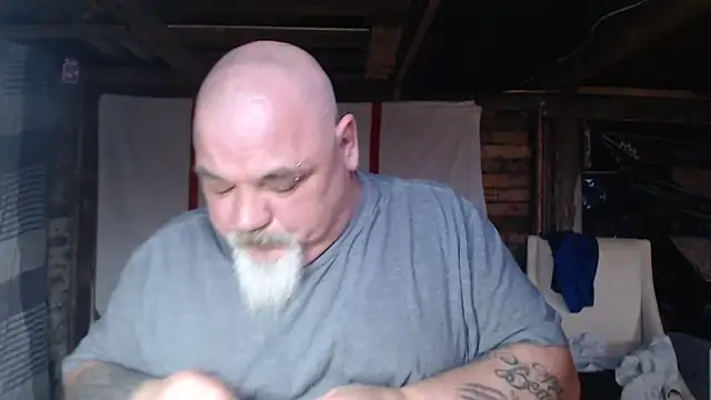 Newfiesausage1972 online show from 02.27.26