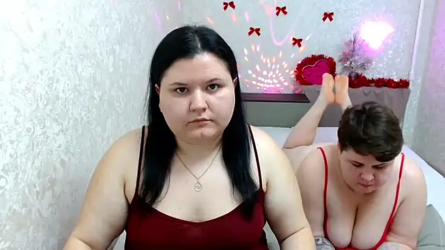 Snapshot of BeckyAndHellen chatting on 01.05.25 BeckyAndHellen online show from 01.05.25