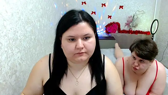 Snapshot of BeckyAndHellen chatting on 01.12.25 BeckyAndHellen online show from 01.12.25