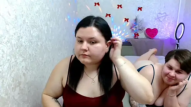 Snapshot of BeckyAndHellen chatting on 02.12.25 BeckyAndHellen online show from 02.12.25