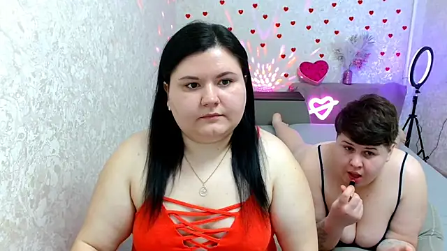 Snapshot of BeckyAndHellen chatting on 02.18.25 BeckyAndHellen online show from 02.18.25