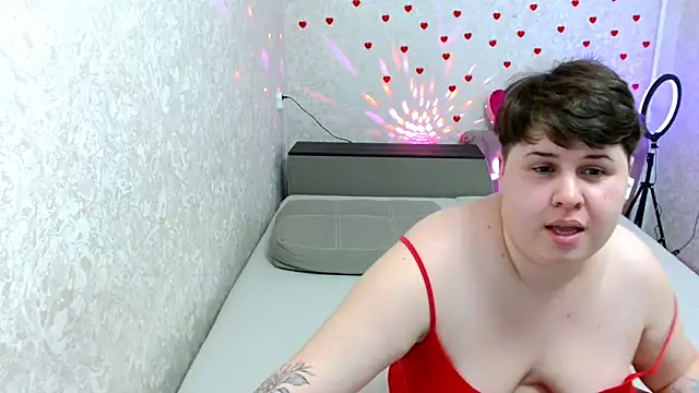 Snapshot of BeckyAndHellen chatting on 02.19.25 BeckyAndHellen online show from 02.19.25