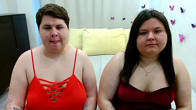 Snapshot of BeckyAndHellen chatting on 09.29.25 BeckyAndHellen online show from 09.29.25