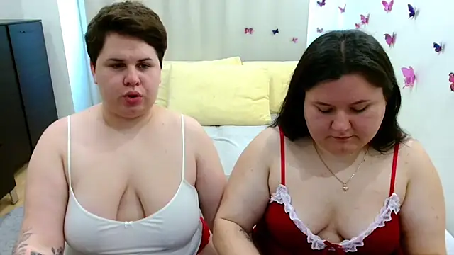 Snapshot of BeckyAndHellen chatting on 10.05.25 BeckyAndHellen online show from 10.05.25