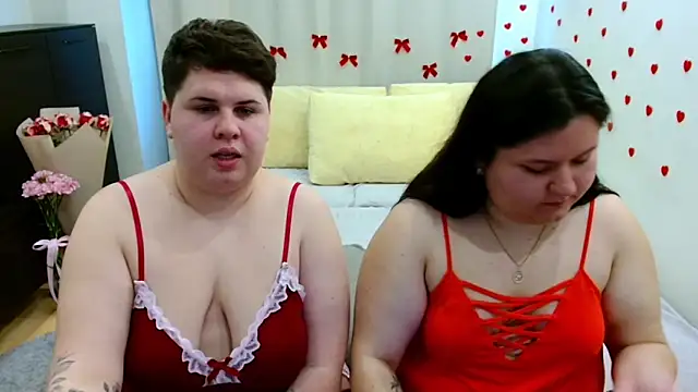 Snapshot of BeckyAndHellen chatting on 10.28.25 BeckyAndHellen online show from 10.28.25