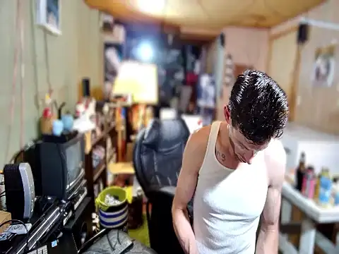 Snapshot of savageconfidence chatting on 10.01.25 savageconfidence online show from 10.01.25