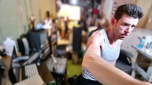 Snapshot of savageconfidence chatting on 10.17.25 savageconfidence online show from 10.17.25