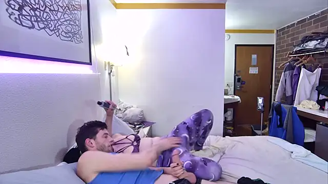 Snapshot of savageconfidence chatting on 10.29.25 savageconfidence online show from 10.29.25