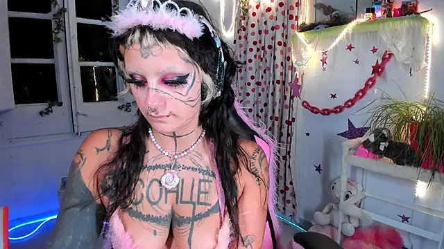 Snapshot of lady_sontse_ chatting on 06.19.26 lady sontse online show from 06.19.26