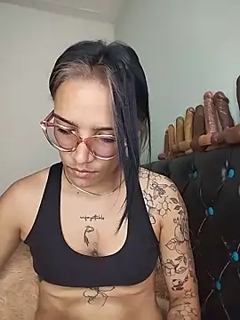 Snapshot of Yaumiko chatting on 05.26.26 Yaumiko online show from 05.26.26