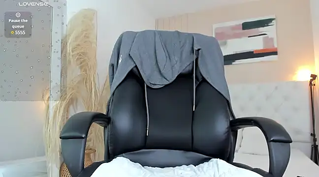 LOISE-XX online show from 01.04.25