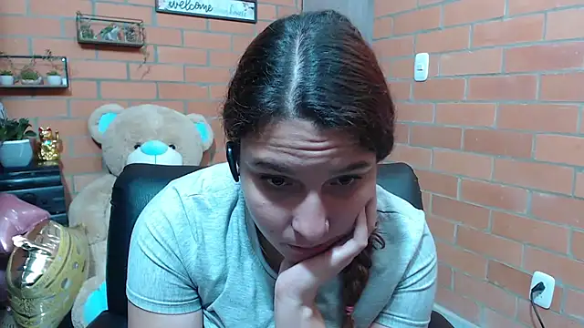 Snapshot of alexia_87 chatting on 11.10.25 alexia 87 online show from 11.10.25