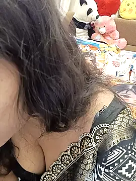 Snapshot of Divya_girl chatting on 06.17.26 Divya girl online show from 06.17.26