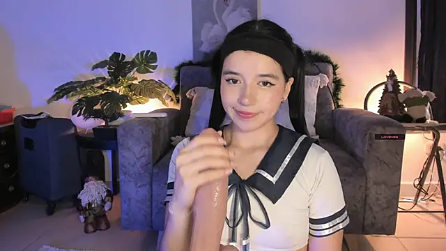 Naughtylittlegirl  online show from 12.04.25