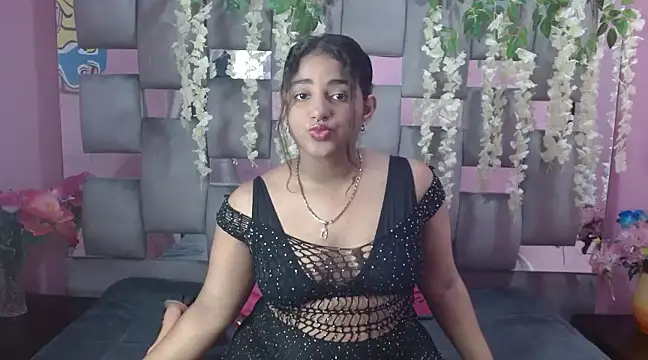 Sofia Hernandez  online show from 12.14.24