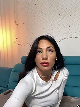 NadiaSmith online show from 11.04.25