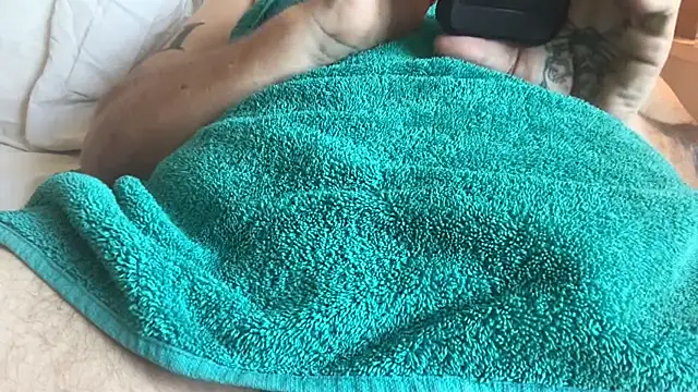 Snapshot of toptugger chatting on 09.30.25 toptugger online show from 09.30.25