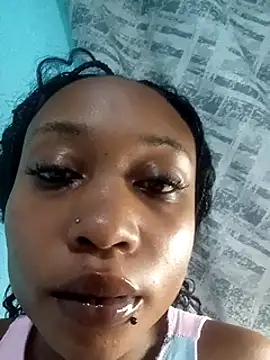 laetitia  online show from 03.13.25