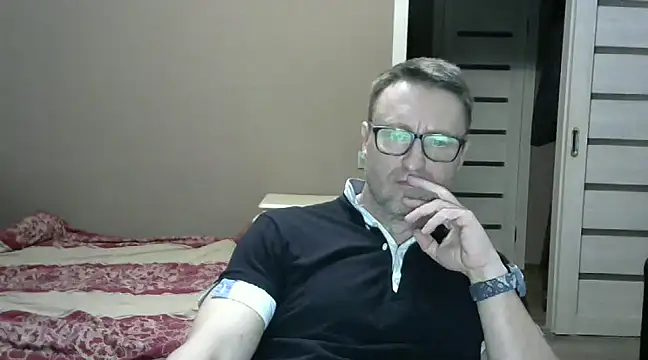 Snapshot of HarrySnake chatting on 12.13.24 HarrySnake online show from 12.13.24