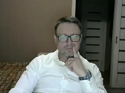 Snapshot of HarrySnake chatting on 12.15.24 HarrySnake online show from 12.15.24