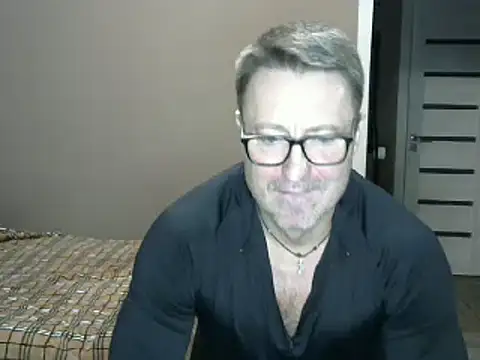 Snapshot of HarrySnake chatting on 12.19.24 HarrySnake online show from 12.19.24