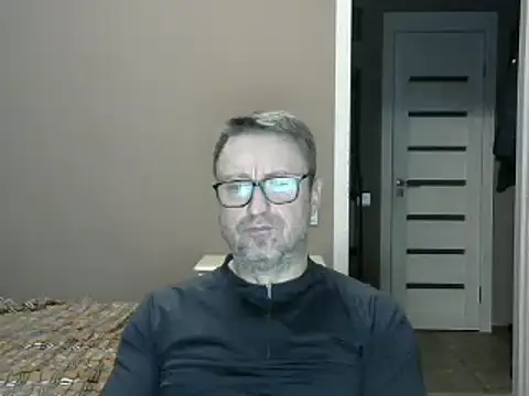 Snapshot of HarrySnake chatting on 12.25.24 HarrySnake online show from 12.25.24