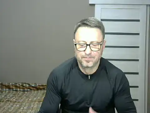 Snapshot of HarrySnake chatting on 01.12.25 HarrySnake online show from 01.12.25