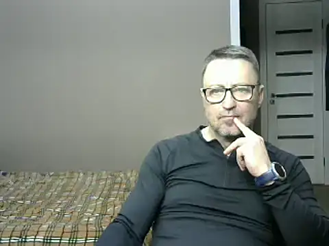 Snapshot of HarrySnake chatting on 02.05.25 HarrySnake online show from 02.05.25