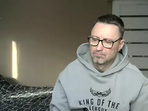 Snapshot of HarrySnake chatting on 02.14.25 HarrySnake online show from 02.14.25