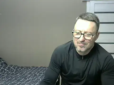 Snapshot of HarrySnake chatting on 02.14.25 HarrySnake online show from 02.14.25