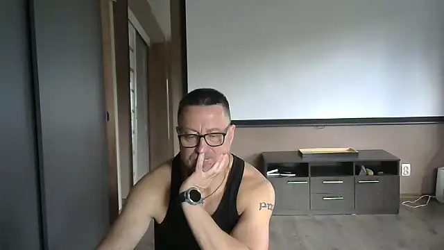 Snapshot of HarrySnake chatting on 09.11.25 HarrySnake online show from 09.11.25