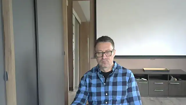 Snapshot of HarrySnake chatting on 10.10.25 HarrySnake online show from 10.10.25