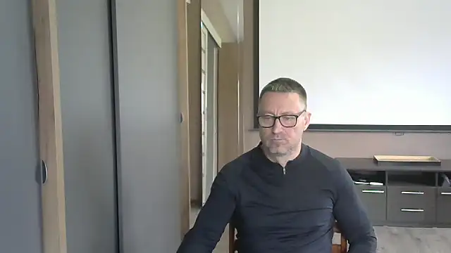 Snapshot of HarrySnake chatting on 10.15.25 HarrySnake online show from 10.15.25