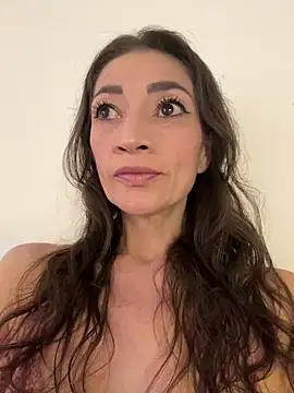 Snapshot of Yulia_sx chatting on 02.21.25 Yulia sx online show from 02.21.25