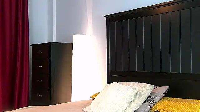 Yanira Muslim online show from 10.24.25