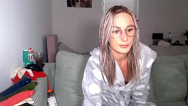 Snapshot of Liana_Lou chatting on 06.20.26 Liana Lou online show from 06.20.26