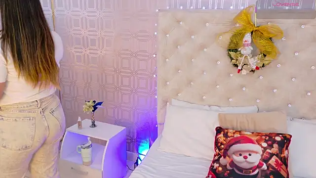 Sara Desire online show from 11.27.25