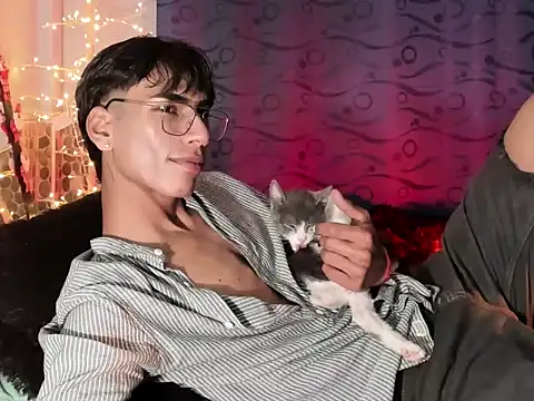 Snapshot of Teo_skinny chatting on 12.27.24 Teo skinny online show from 12.27.24