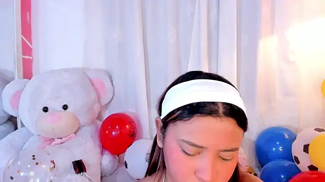 Snapshot of JessyZoe chatting on 06.21.26 JessyZoe online show from 06.21.26