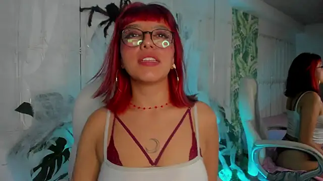 Snapshot of cute_hollywood chatting on 10.07.25 cute hollywood online show from 10.07.25