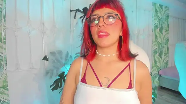 Snapshot of cute_hollywood chatting on 10.12.25 cute hollywood online show from 10.12.25